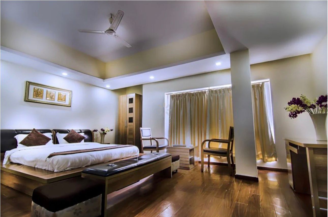 Lake Front Room